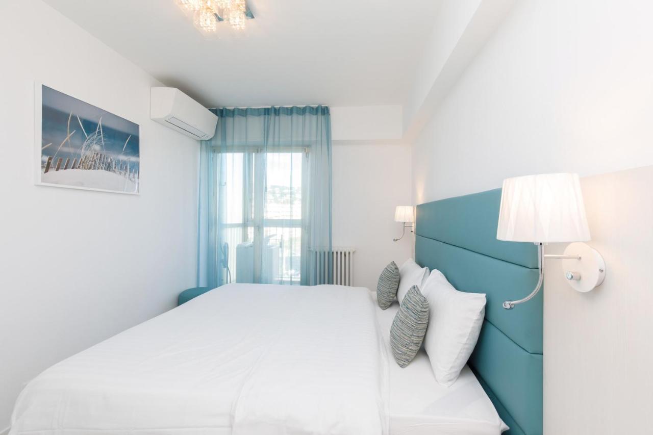 On La Croisette Deluxe 2 Bedrooms 2 Baths Cannes
